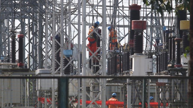 Kementerian ESDM menegosiasi ulang proyek 35 ribu MW dengan pengembang karena permintaan listrik tertekan oleh virus corona.