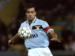 Ketika Hierro Bujuk Nesta ke Real Madrid: Ngapain di Lazio?