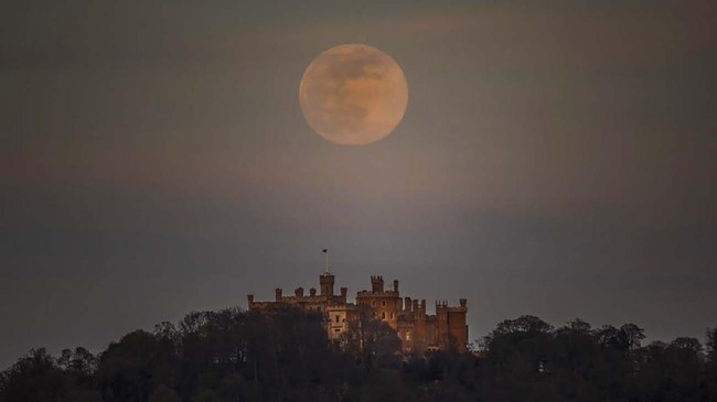 Fenomena Supermoon atau pink moon yang terjadi pada 26 dan 27 April 2021 memilik sejumlah fakta unik.