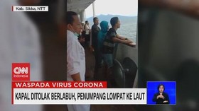VIDEO: Kapal Ditolak Berlabuh, Penumpang Lompat ke Laut
