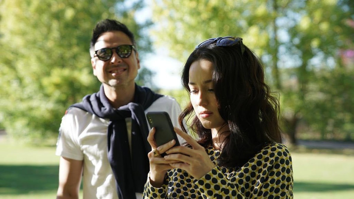Ini dia enam foto mesra Julie Estelle dengan sang kekasih yang pebalap dan jarang terekspos ke publik&period;