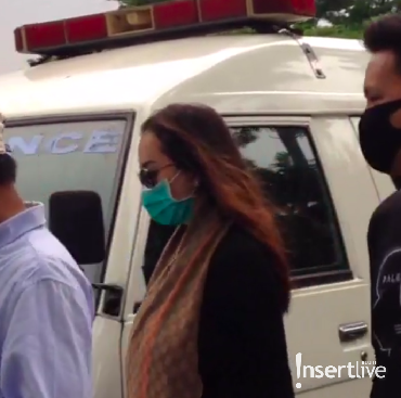 Ke Rumah Duka, Aura Kasih Beri Penghormatan Terakhir untuk Glenn Fredly