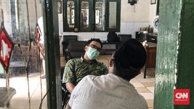 'Ngilu' Patah Tulang Haji Naim di Tengah Corona
