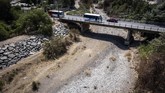 Undang-Undang Chile menyatakan bahwa air merupaan sumber daya yang digunakan untuk publik. Namun eksploitasi air diserahkan seluruhnya ke sektor swasta. (Martin BERNETTI / AFP)