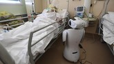 FOTO: Robot Bantu Tenaga Medis di Italia Atasi Corona Sejumlah robot digunakan untuk membantu tenaga medis dan pasien positif virus corona di Italia.