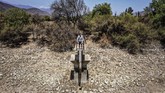 Eksploitasi sumber air selama bertahun-tahun membuat sebagian besar waduk di Chile berubah menjadi kering. (Martin BERNETTI / AFP)