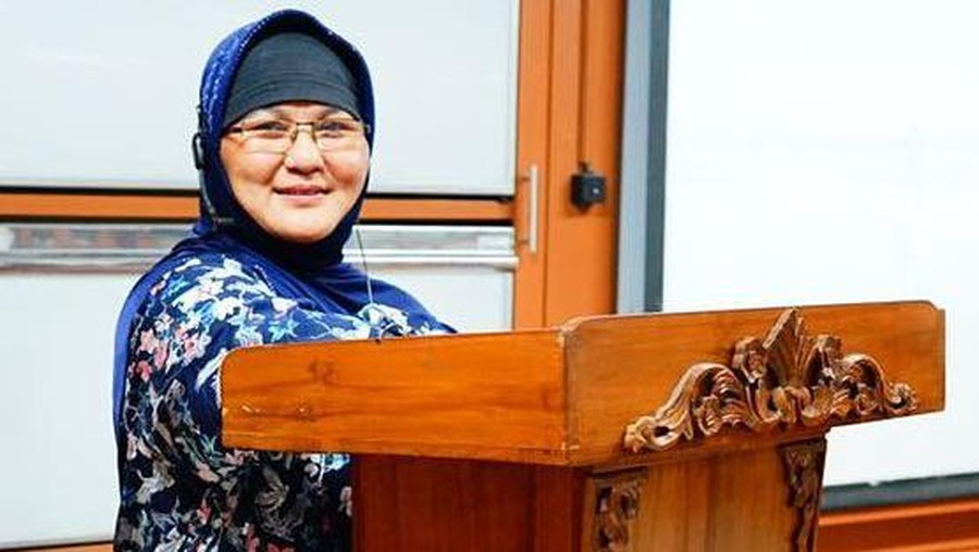 Dokter Erlina Bongkar Jenis Obat untuk Pasien COVID-19 di Indonesia Dokter Erlina Burhan menuturkan deretan jenis obat yang dipakai dokter di Indonesia untuk pasien positif Covid-19.