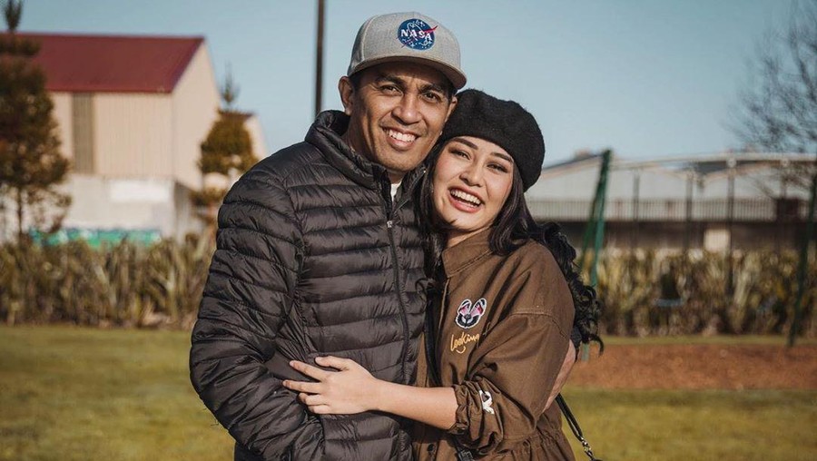 Kemesraan Glenn Fredly dan Mutia Ayu Kemesraan Glenn Fredly dan Mutia Ayu yang kini tinggal kenangan.