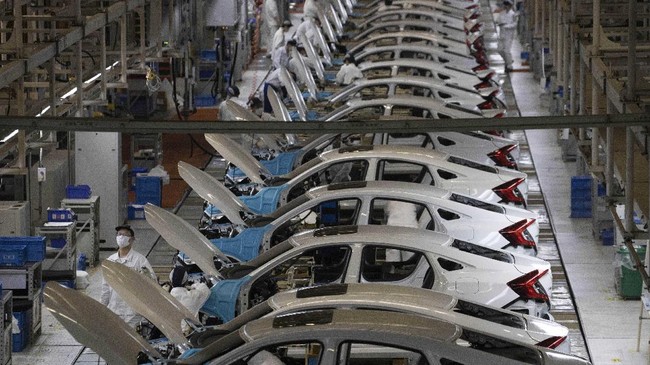 Pandemi covid-19 telah menyebabkan lonjakan permintaan chip untuk perangkat elektronik. Di satu sisi, sektor otomotif kekurangan suplai komponen vital tersebut.