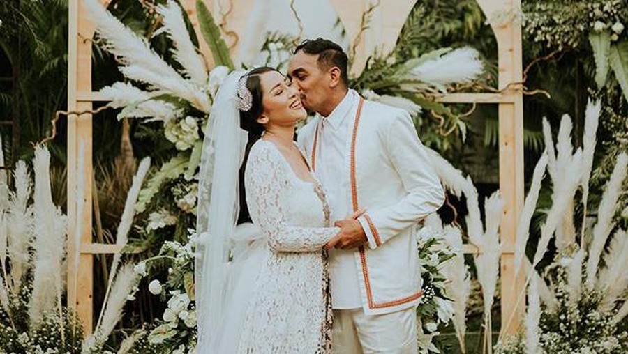 Kemesraan Glenn Fredly dan Mutia Ayu Kemesraan Glenn Fredly dan Mutia Ayu yang kini tinggal kenangan.