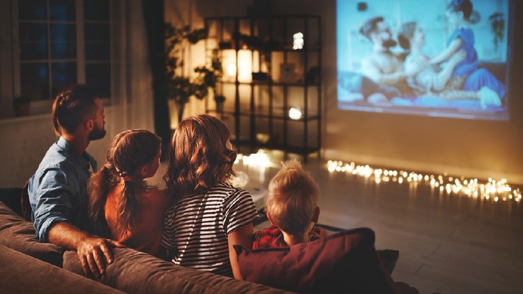 Anak-anak memerlukan pengawasan orang tua ketika menonton film atau serial. Nah, dengan fitur parental control, Bunda bisa lebih mudah mengawasi tontonan anak.