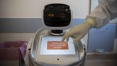 FOTO: Robot Bantu Tenaga Medis di Italia Atasi Corona Sejumlah robot digunakan untuk membantu tenaga medis dan pasien positif virus corona di Italia.