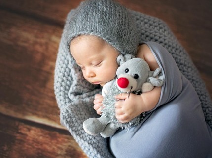 275 Nama Bayi Laki-laki yang Dimuliakan Allah, Keren dan Bermakna Indah