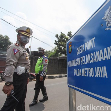 Viral, Seorang Pria Naik Darah Saat Dilarang Polisi Pulang Kampung