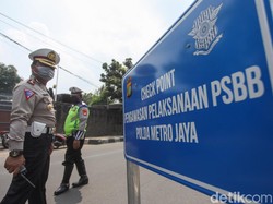 Lalin Tol Jakarta Arah Cikampek Macet 1 Km Jelang Pos Pengecekan PSBB