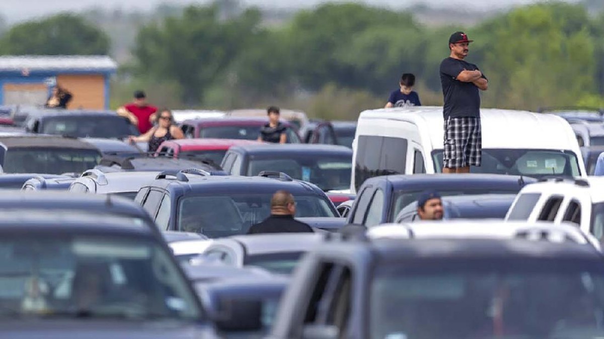FOTO: Imbas Krisis Corona, 10 Ribu KK di Texas Antre Makanan