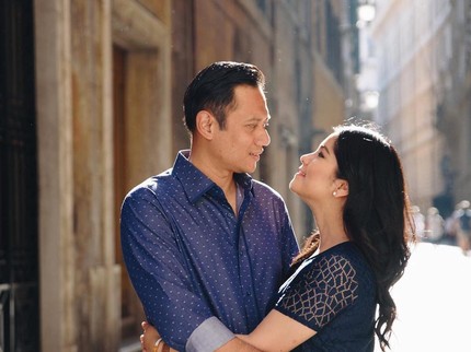 Bak Drama Korea, Intip 7 Potret Romantis Annisa Pohan Bersama Suami