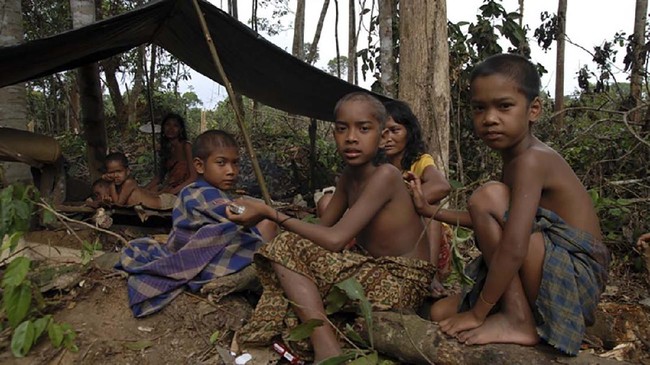Orang rimba Jambi meminta Mendikbudristek Nadiem Makarim mendatangkan guru ke dalam hutan, bukan malah membuat mereka harus belajar di kota.