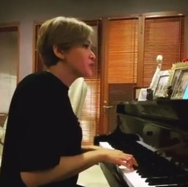 Nyanyikan Lagu untuk Glenn Fredly, Maia Estianty: We Love You Bung