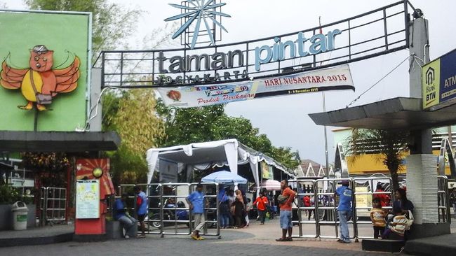 Taman Pintar Yogyakarta bisa jadi salah satu destinasi wisata saat libur sekolah. Berikut daftar wahana harga tiket Taman Pintar Yogyakarta.