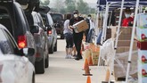 FOTO: Imbas Krisis Corona, 10 Ribu KK di Texas Antre Makanan Sebanyak 10 ribu penduduk Kota San Antonio, Texas, Amerika Serikat antre makanan setelah terkena dampak pandemi virus corona.