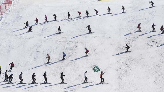 Dulu Taliban sempat menguasai resor ski ini. Baja di kereta gantungnya dipotong dan dijual untuk pendanaan terorisme.