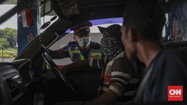 Operasi Yustisi yang melibatkan petugas gabungan digelar di delapan titik saat pelaksanaan PSBB Jakarta yang diperketat mulai hari ini.