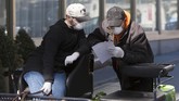 Alih-alih melayani tamu, dapur hotel InterContinental Vienna memproduksi 200-300 porsi makanan sehari untuk warga lanjut usia di daerah tersebut. ( ALEX HALADA / AFP)