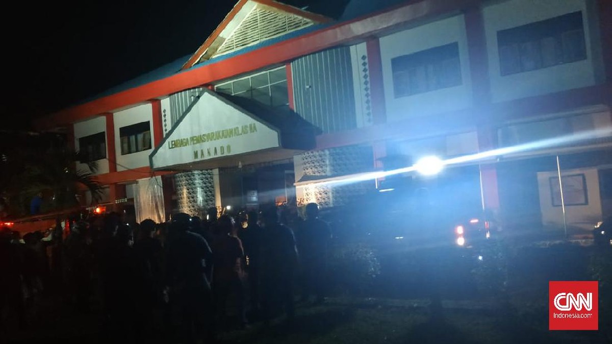 FOTO: Terkait Corona, Napi Rusuh di Lapas Manado