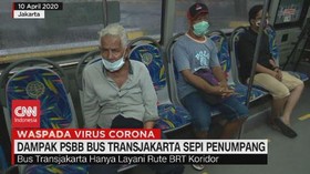 VIDEO: Dampak PSBB, Bus Transjakarta Sepi Penumpang