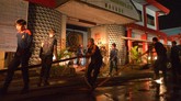 FOTO: Terkait Corona, Napi Rusuh di Lapas Manado Ratusan narapidana di Lapas Kelas IIA, Manado, mengamuk dan membakar fasilitas saat meminta untuk dilepas karena takut Virus Corona, Sabtu (11/4).