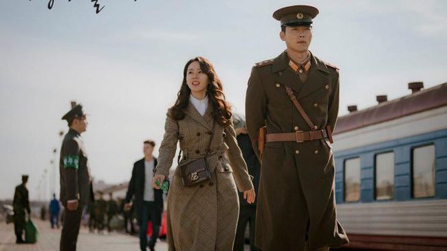 Kala pandemi melanda seperti saat ini, bioskop tutup dan televisi hanya berisi berita wabah corona, drama Korea menjadi pilihan pelarian merehatkan pikiran.