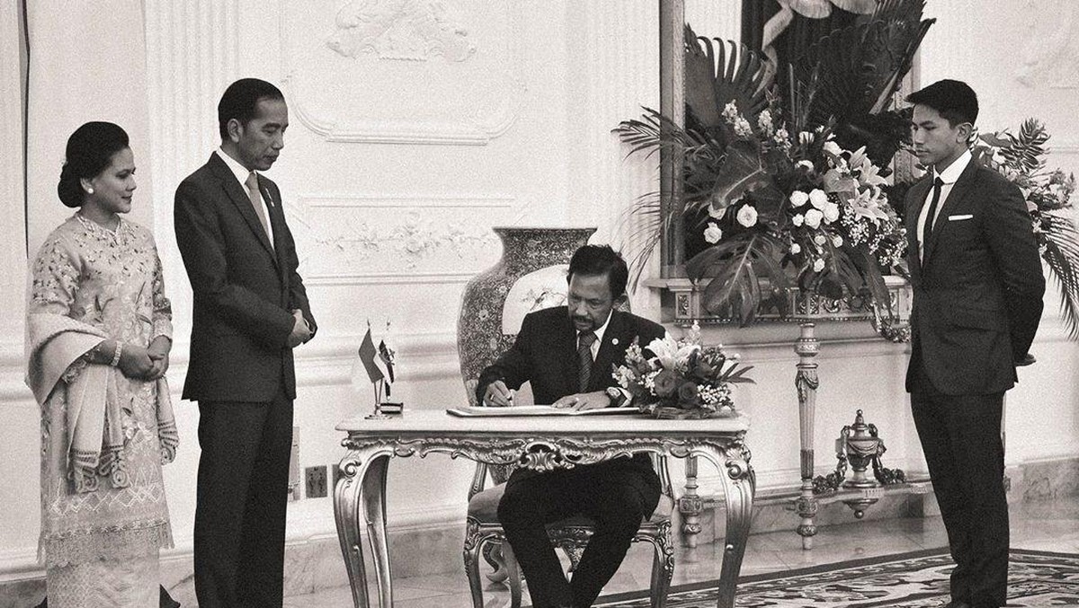 Media sosial tengah viral atas ketampanan dari putra keempat Sultan Hassanal Bolkiah dari Brunei Darussalam&comma; Pangeran Mateen&period; Berikut fakta-fakta tentangnya&period;