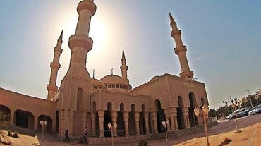 img-title Pandemi Corona, 3 Masjid Dunia Alih Fungsi dari Bank Makanan hingga Rumah Sakit