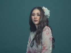 Sempat Positif COVID-19, Aura Kasih: Pesan Allah Disuruh Sabar