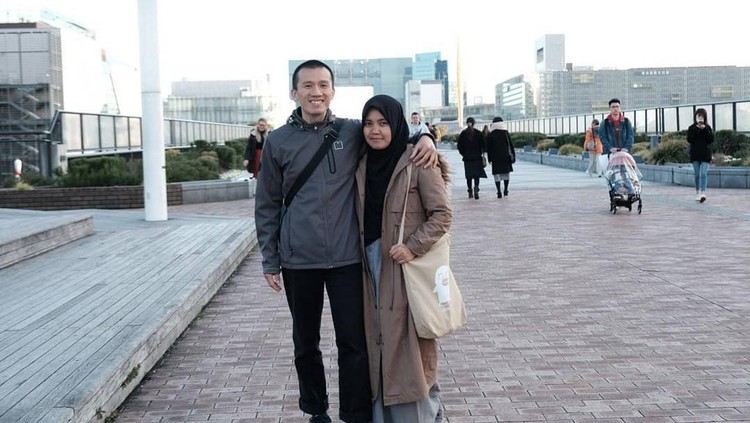Istri Felix Siaw ternyata juga suka mengunggah foto-foto mesranya dengan sang suami, Bun. Rupanya hal tersebut dilakukan bukan tanpa alasan.