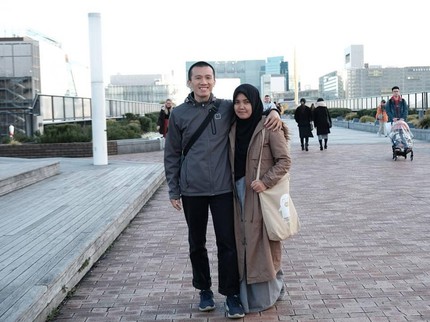 Istri Felix Siauw Suka Posting Foto Mesra dengan Suami, Ini Alasannya