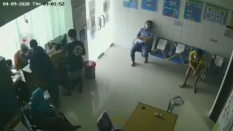 Seorang pria bernama Budi Cahyono dibekuk kepolisian kota Semarang karena menampar perawat di klinik akibat ditegur tak mengenakan masker.