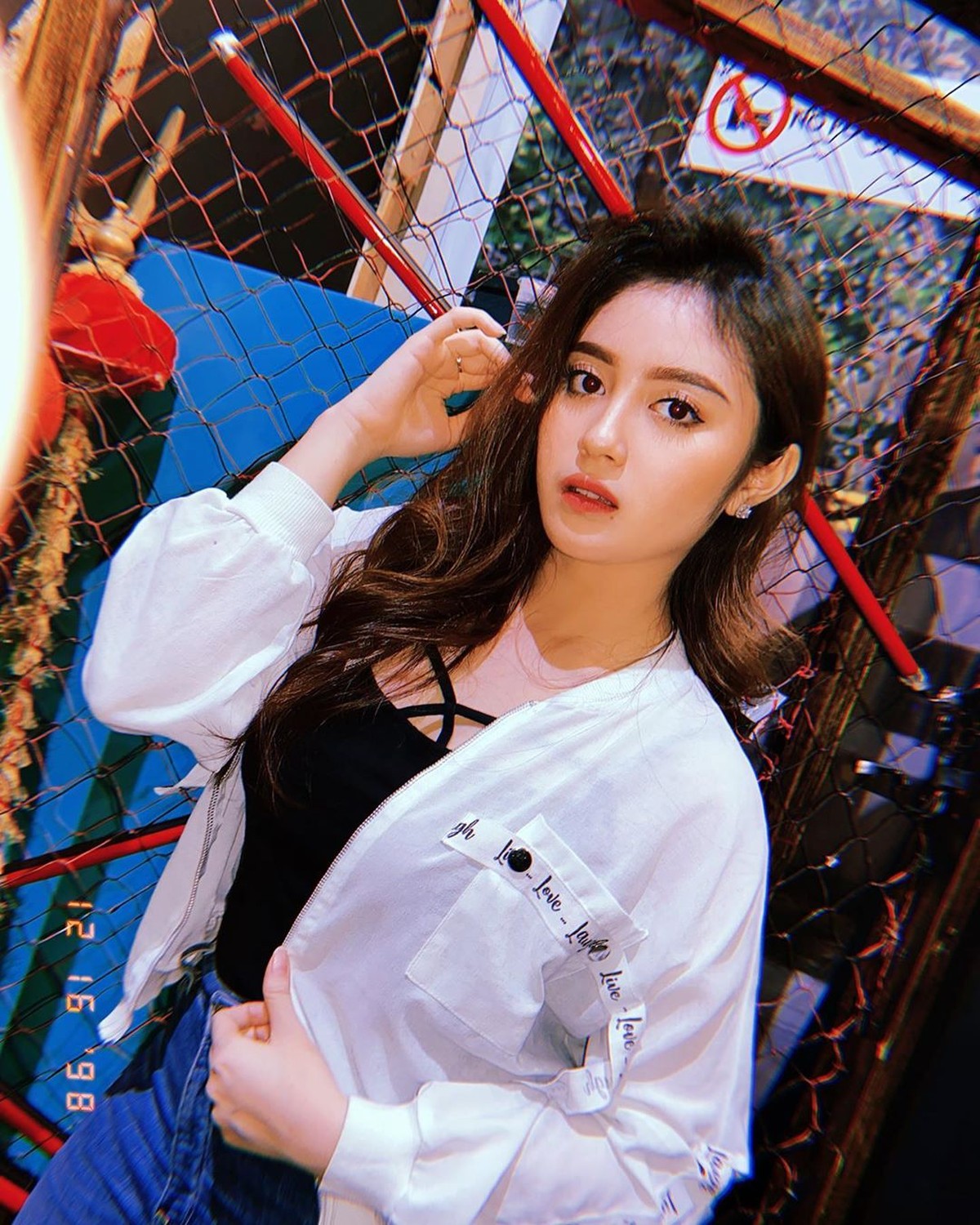 Semenjak lulus dari JKT48&comma; Nabilah Ratna Ayu fokus bersolo karier&period; Penampilan dara berusia 20 tahun ini pun berubah drastis&period; Simak perubahannya yuk&excl;