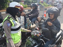 Keciduk Mudik Via Kalimalang, 66 Pengendara Putar Balik