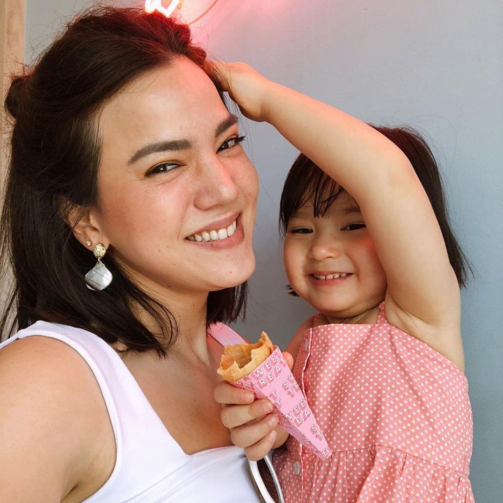 Alice bilang, hamil kedua ini lebih menantang ketimbang saat hamil anak pertama, Alita. Ia mengalami mual-mual, Bunda. (Foto: Instagram @alicenorin)