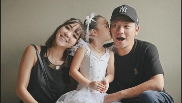 img-title Gading Marten Unggah Foto Juria Hartmans, Begini Reaksi Gisel