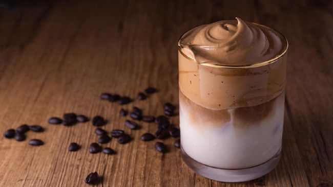 Iced Dalgona Coffee, a trendy fluffy creamy whipped coffee