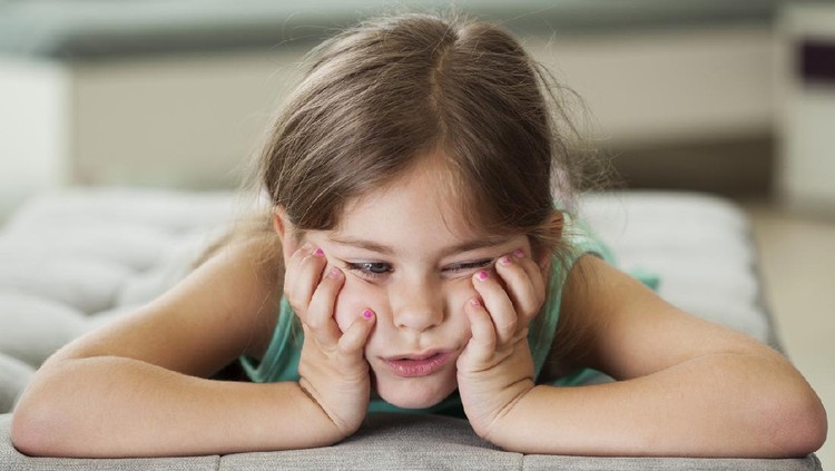 Selama pandemi Corona dan anak-anak harus di rumah saja, bisa juga mengalami stres. Lalu, apakah si kecil juga butuh latihan mindfulness seperti orang dewasa?