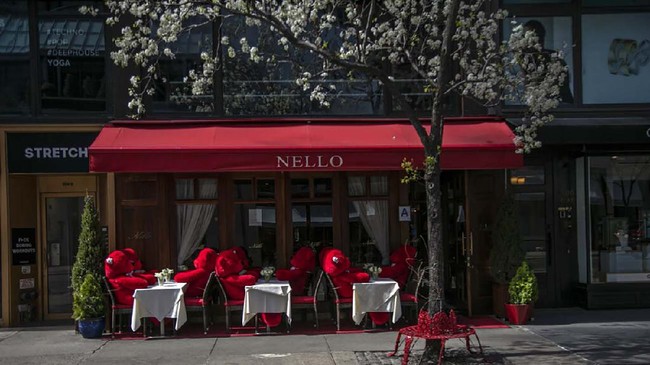 Gubernur Andrew Cuomo mengumumkan restoran di New York City bakal kembali dibuka dan bisa melayani makan di tempat mulai 14 Februari dengan kapasitas 25 persen.