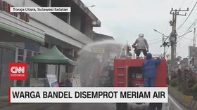 VIDEO: Abaikan PSBB, Warga Bandel Disemprot Meriam Air