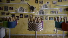 FOTO: Corona dan Kucing-kucing Kesepian di Kafe Hewan