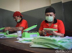 Napi pun Juga Bisa Berperan Saat Pandemi Corona, Bikin Masker Untuk Sesama