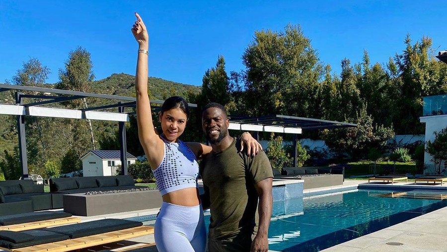 Kevin dan Eniko Hart terlihat mencoba tantangan joget TikTok yang tren di kalangan selebriti dunia.