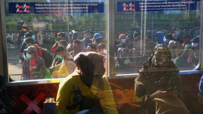 Saat PSBB berlaku di Bodebek 15 April, penumpukkan penumpang di stasiun bisa lebih diantisipasi.